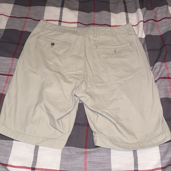 Old Navy Men’s Khaki Shorts - Picture 2 of 4
